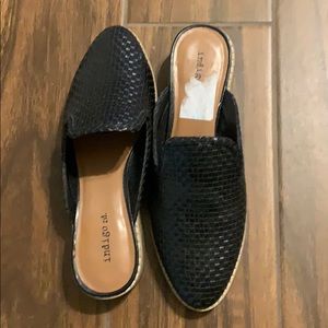 Black Flats-Never worn